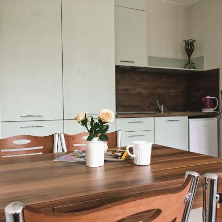 Azzurro Apartment - Ideal For Your Seaside Escape In Burgasz Kültér fotó