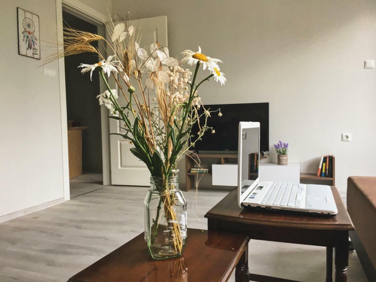 Azzurro Apartment - Ideal For Your Seaside Escape In Burgasz Kültér fotó