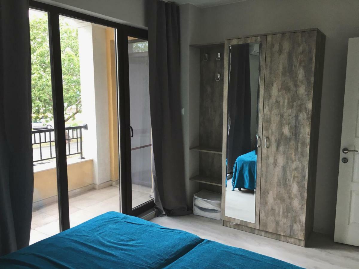 Azzurro Apartment - Ideal For Your Seaside Escape In Burgasz Kültér fotó